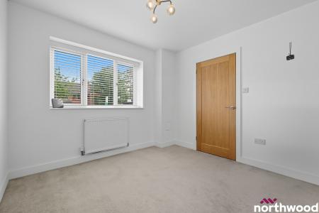 2 bedroom Ground floor flat for sale in Gatwick View, Billericay, CM12