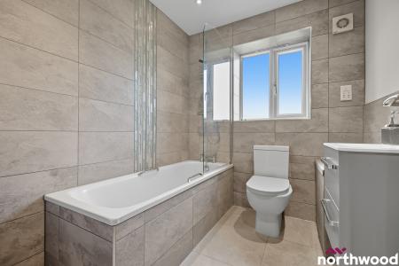 2 bedroom Ground floor flat for sale in Gatwick View, Billericay, CM12