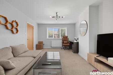 2 bedroom Ground floor flat for sale in Gatwick View, Billericay, CM12