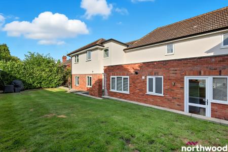 2 bedroom Ground floor flat for sale in Gatwick View, Billericay, CM12
