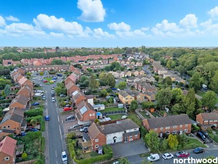 2 bedroom Ground floor flat for sale in Gatwick View, Billericay, CM12