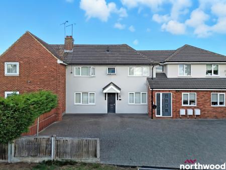 2 bedroom Ground floor flat for sale in Gatwick View, Billericay, CM12