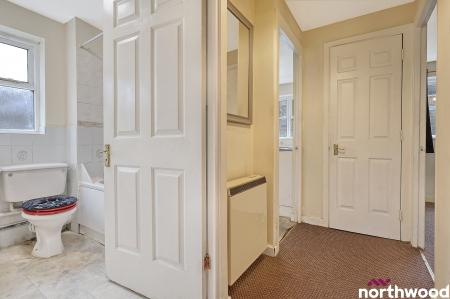 1 bedroom Flat for sale in Stapleford Close, Chelmsford, CM2