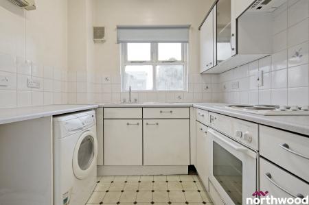 1 bedroom Flat for sale in Stapleford Close, Chelmsford, CM2