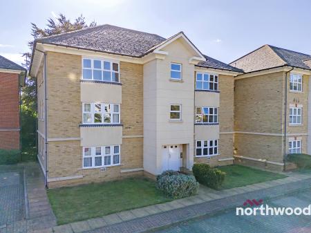 2 bedroom Flat for sale in Stapleford Close, Chelmsford, CM2