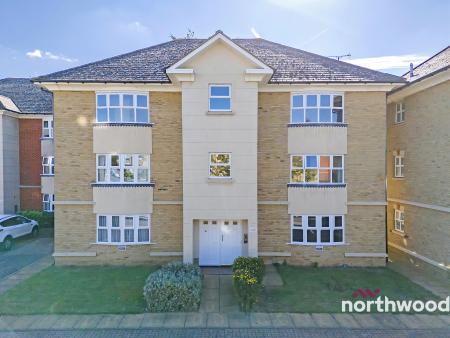 2 bedroom Flat for sale in Stapleford Close, Chelmsford, CM2
