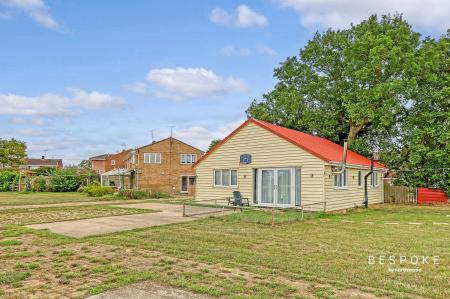 5 bedroom Semi-detached house for sale in Weaversfield, SIlver End, CM8