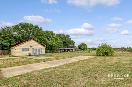 5 bedroom Semi-detached house for sale in Weaversfield, SIlver End, CM8