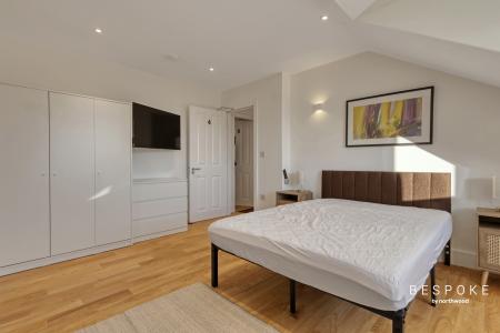 1 bedroom House share to let in Hubbard Close, Hornchurch, RM11