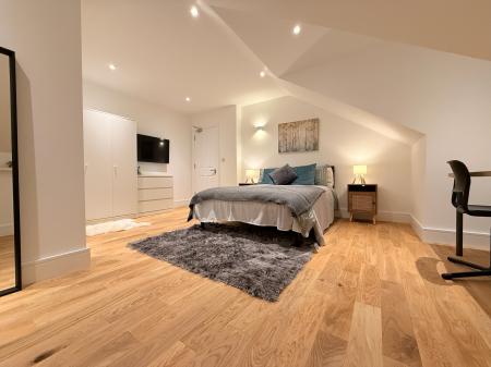1 bedroom House share to let in Hubbard Close, Hornchurch, RM11