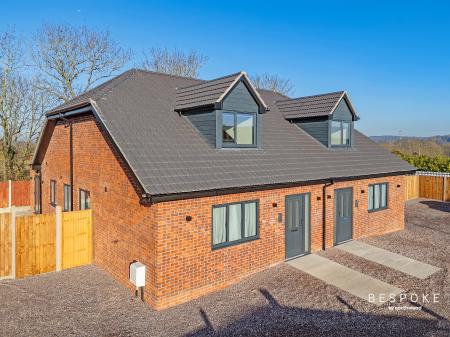 1 bedroom House share to let in Hubbard Close, Hornchurch, RM11