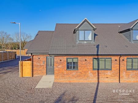 1 bedroom House share to let in Hubbard Close, Hornchurch, RM11