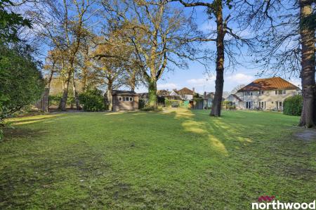 4 bedroom Detached house for sale in Ingrave Road, Brentwood, CM13