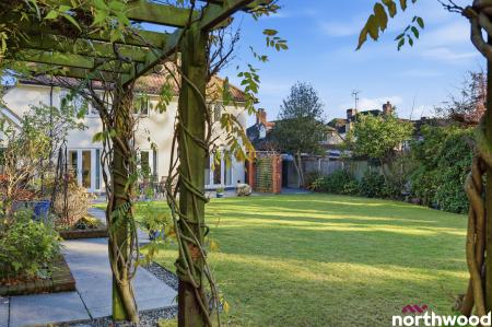 4 bedroom Detached house for sale in Ingrave Road, Brentwood, CM13