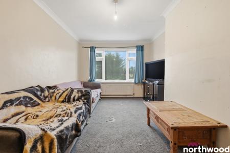 2 bedroom Flat for sale in Doddinghurst Road, Brentwood, CM15