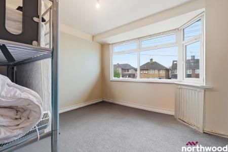 2 bedroom Flat for sale in Doddinghurst Road, Brentwood, CM15