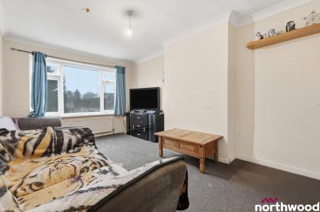 2 bedroom Flat for sale in Doddinghurst Road, Brentwood, CM15