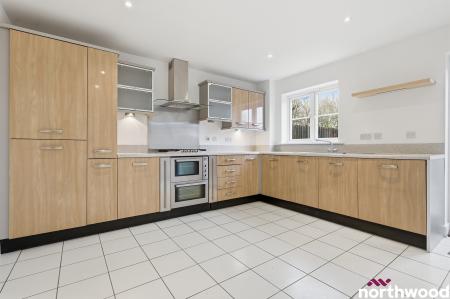 4 bedroom Terraced House for sale in Burghley Way, Chelmsford, CM2