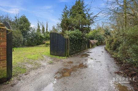 3 bedroom Detached bungalow for sale in Paradise Road, Writtle, CM1