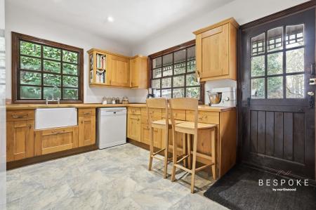 3 bedroom Detached bungalow for sale in Paradise Road, Writtle, CM1