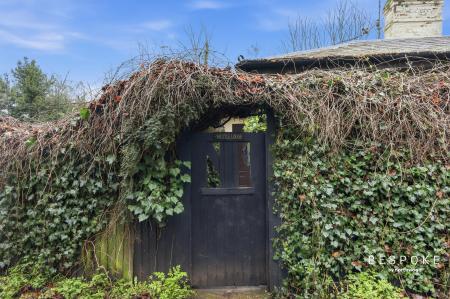 3 bedroom Detached bungalow for sale in Paradise Road, Writtle, CM1