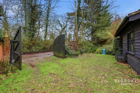 3 bedroom Detached bungalow for sale in Paradise Road, Writtle, CM1