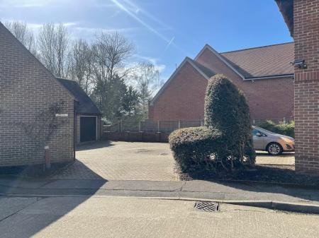 2 bedroom Flat to let in Summerfields, Ingatestone, CM4