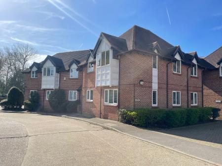 2 bedroom Flat to let in Summerfields, Ingatestone, CM4
