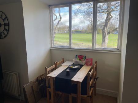 2 bedroom Flat to let in Summerfields, Ingatestone, CM4