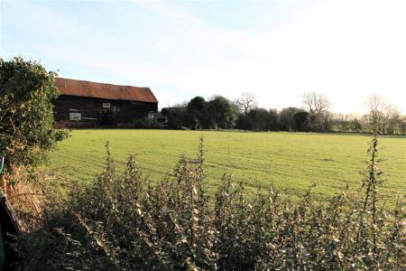 2 bedroom Flat to let in Roman Road, Mountnessing, CM15