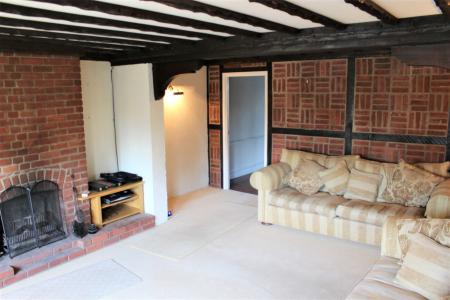 2 bedroom Flat to let in Roman Road, Mountnessing, CM15