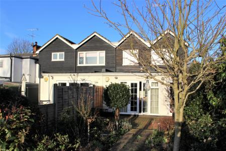 2 bedroom Flat to let in Roman Road, Mountnessing, CM15