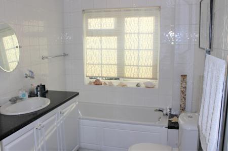 2 bedroom Flat to let in Roman Road, Mountnessing, CM15