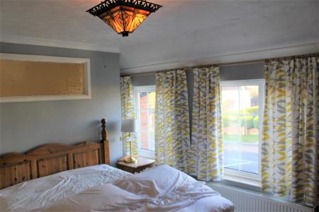 2 bedroom Flat to let in Roman Road, Mountnessing, CM15