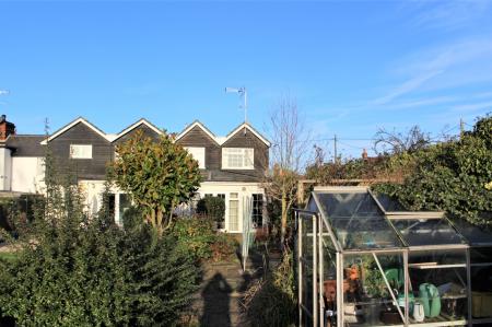 2 bedroom Flat to let in Roman Road, Mountnessing, CM15