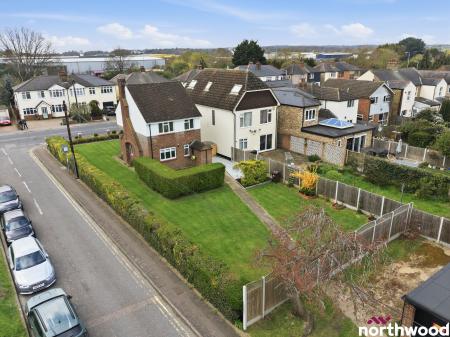 3 bedroom Detached house to let in Writtle Road, Chelmsford, CM1