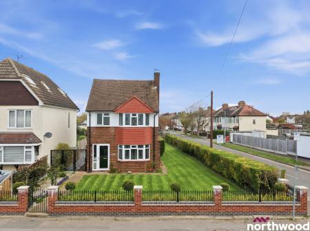 3 bedroom Detached house to let in Writtle Road, Chelmsford, CM1
