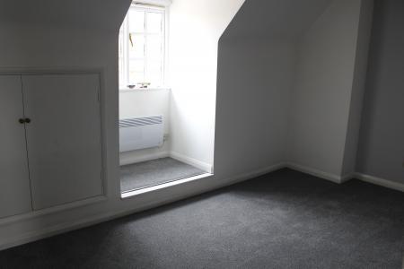 3 bedroom Flat to let in High Street, Ingatestone, CM4