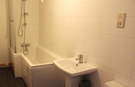 3 bedroom Flat to let in High Street, Ingatestone, CM4