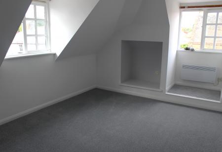 3 bedroom Flat to let in High Street, Ingatestone, CM4