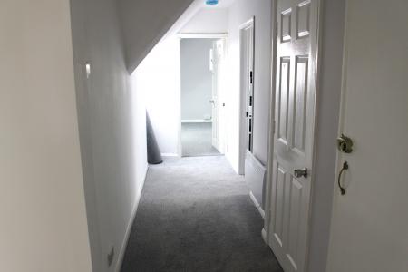 3 bedroom Flat to let in High Street, Ingatestone, CM4