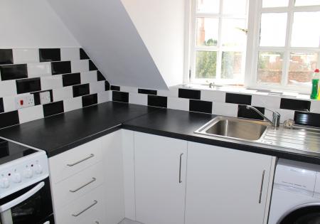 3 bedroom Flat to let in High Street, Ingatestone, CM4