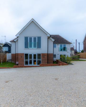 2 bedroom Flat to let in Roman Road, Mountnessing, CM15