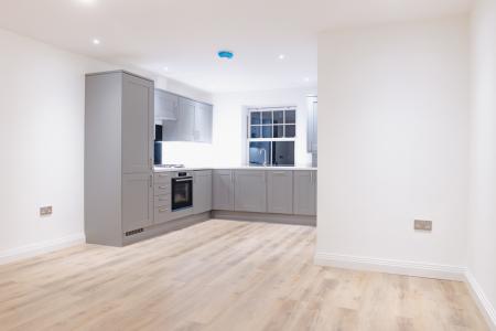 2 bedroom Flat to let in Roman Road, Mountnessing, CM15