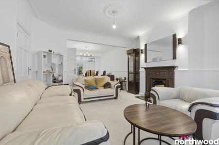 4 bedroom End of terrace house to let in Headley Drive, Ilford, IG2