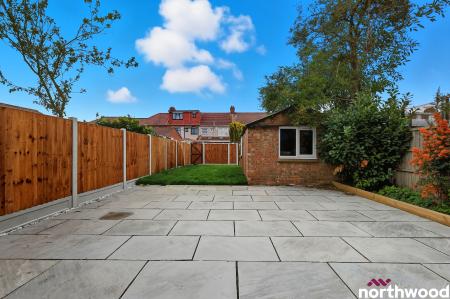 4 bedroom End of terrace house to let in Headley Drive, Ilford, IG2