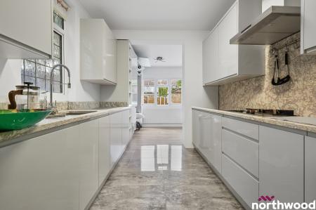 4 bedroom End of terrace house to let in Headley Drive, Ilford, IG2