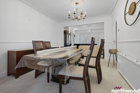 4 bedroom End of terrace house to let in Headley Drive, Ilford, IG2