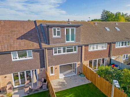 5 bedroom Town house to let in Fairfield, Ingatestone, CM4