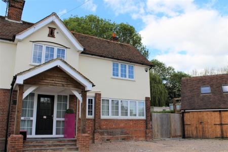 0 bedroom Flat to let in Main Road, Margaretting, CM4
